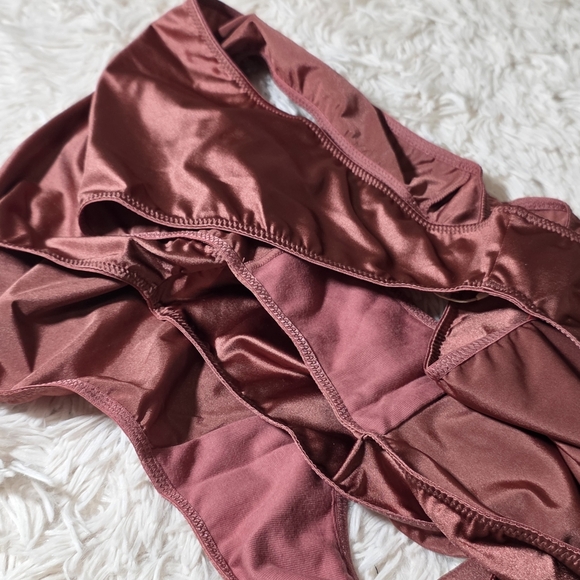 2pcs SKIMS Stretch Satin Bikini Berry 4X NWT - Picture 13 of 14